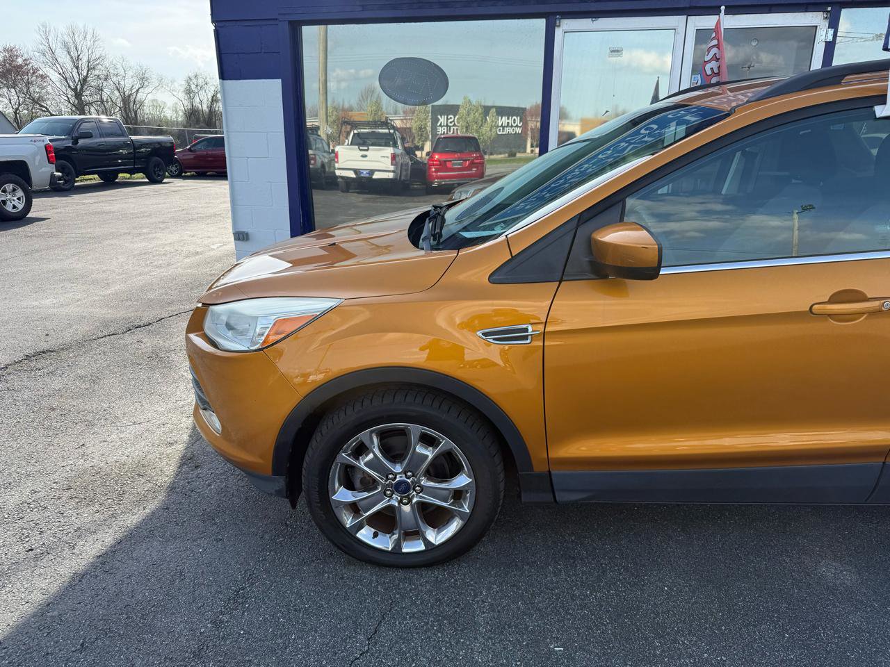 Used 2016 Ford Escape SE w/ Equipment Group 201A AWD/4WD image 3