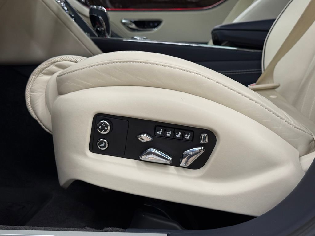 Used 2022 Bentley Flying Spur Plug-In Hybrid image 52