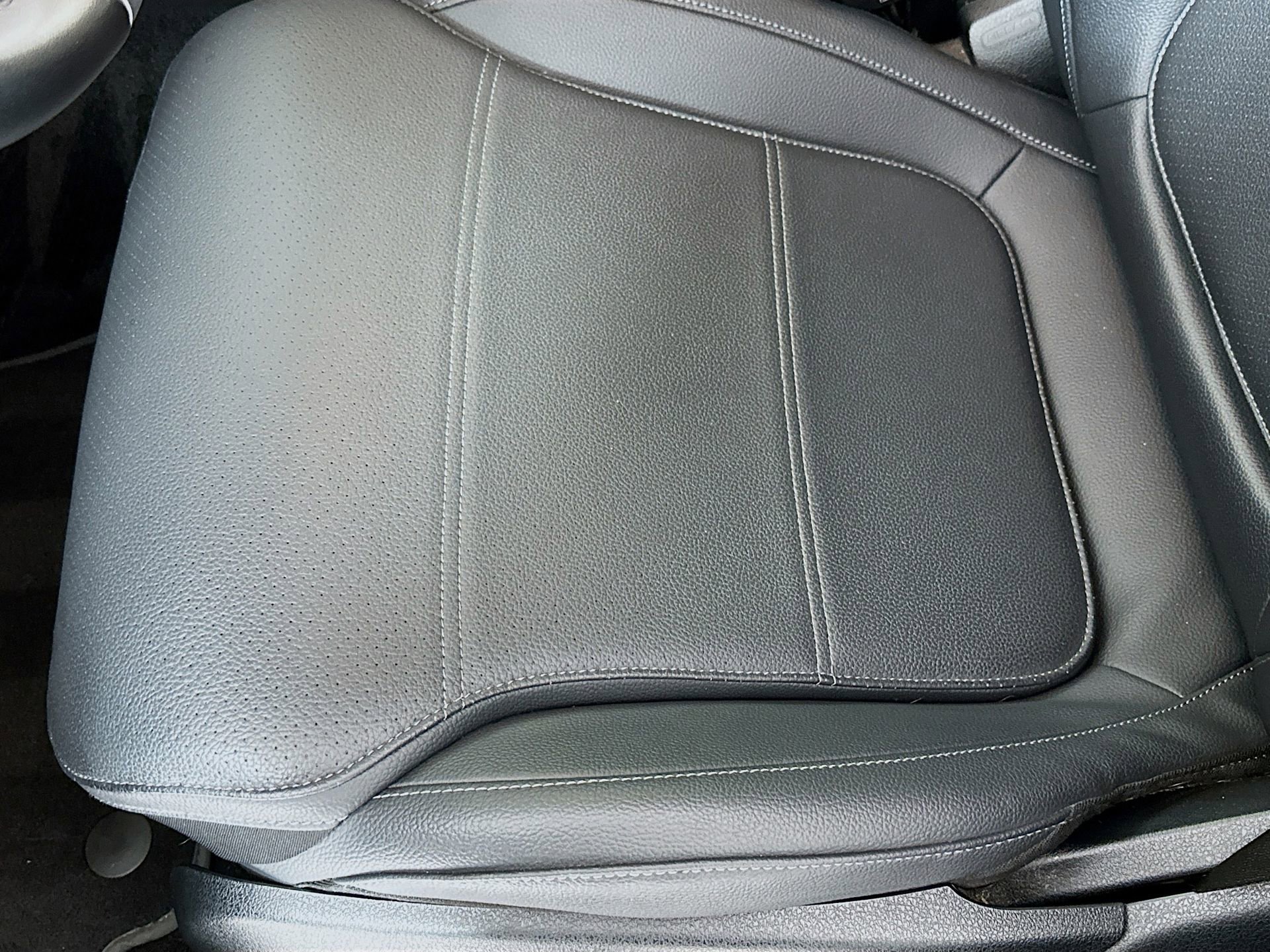 Certified 2025 Mercedes-Benz C 300 Sedan image 20