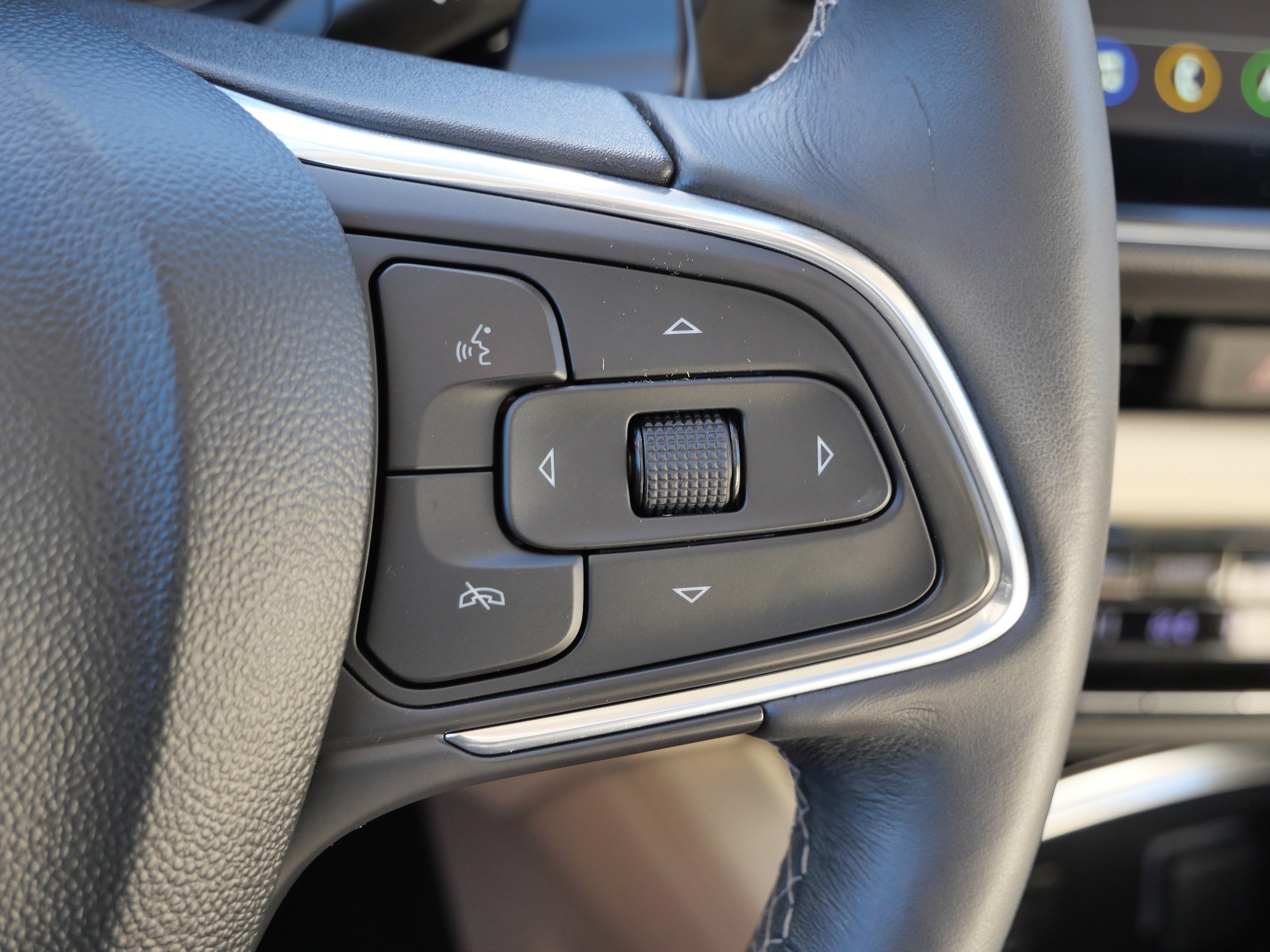 Used 2023 Buick Envision Avenir image 32