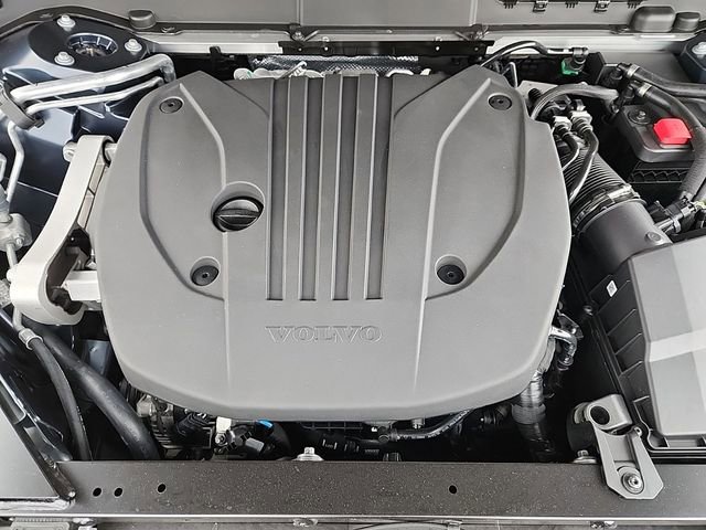 Certified 2025 Volvo XC60 B5 Plus w/ Climate Package image 16