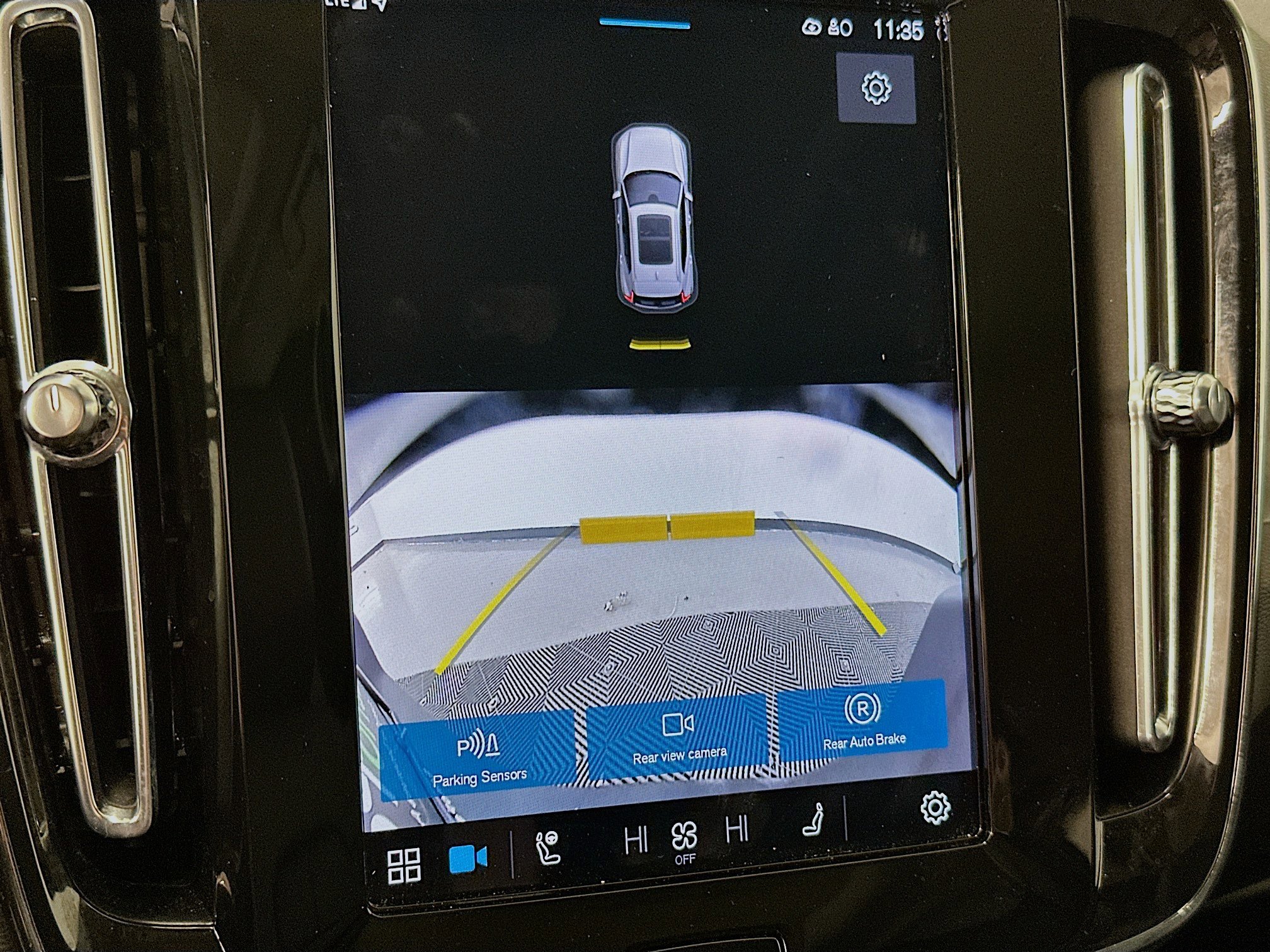 Used 2025 Volvo XC40 B5 Core image 23