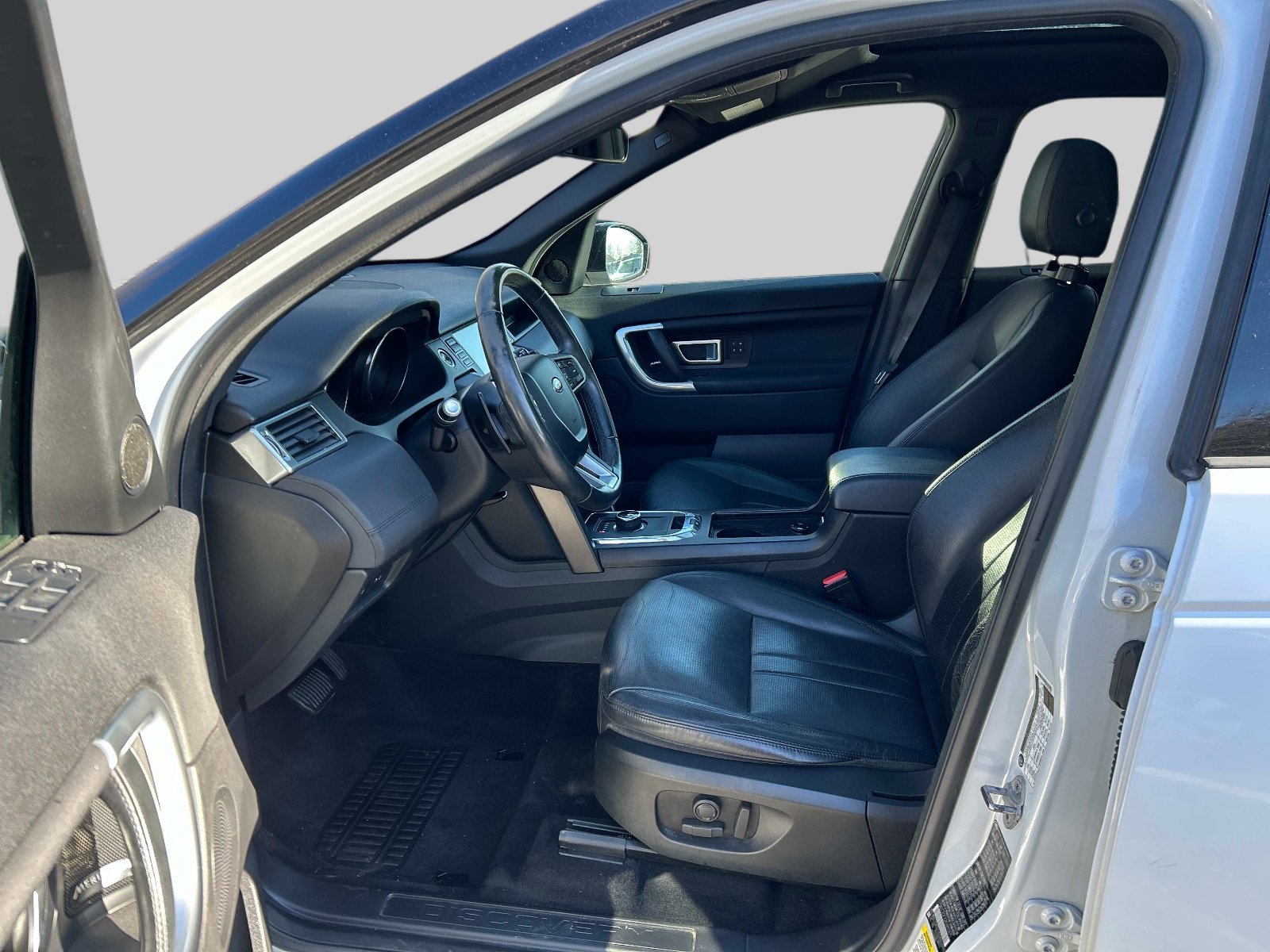 Used 2019 Land Rover Discovery Sport Landmark AWD/4WD image 10
