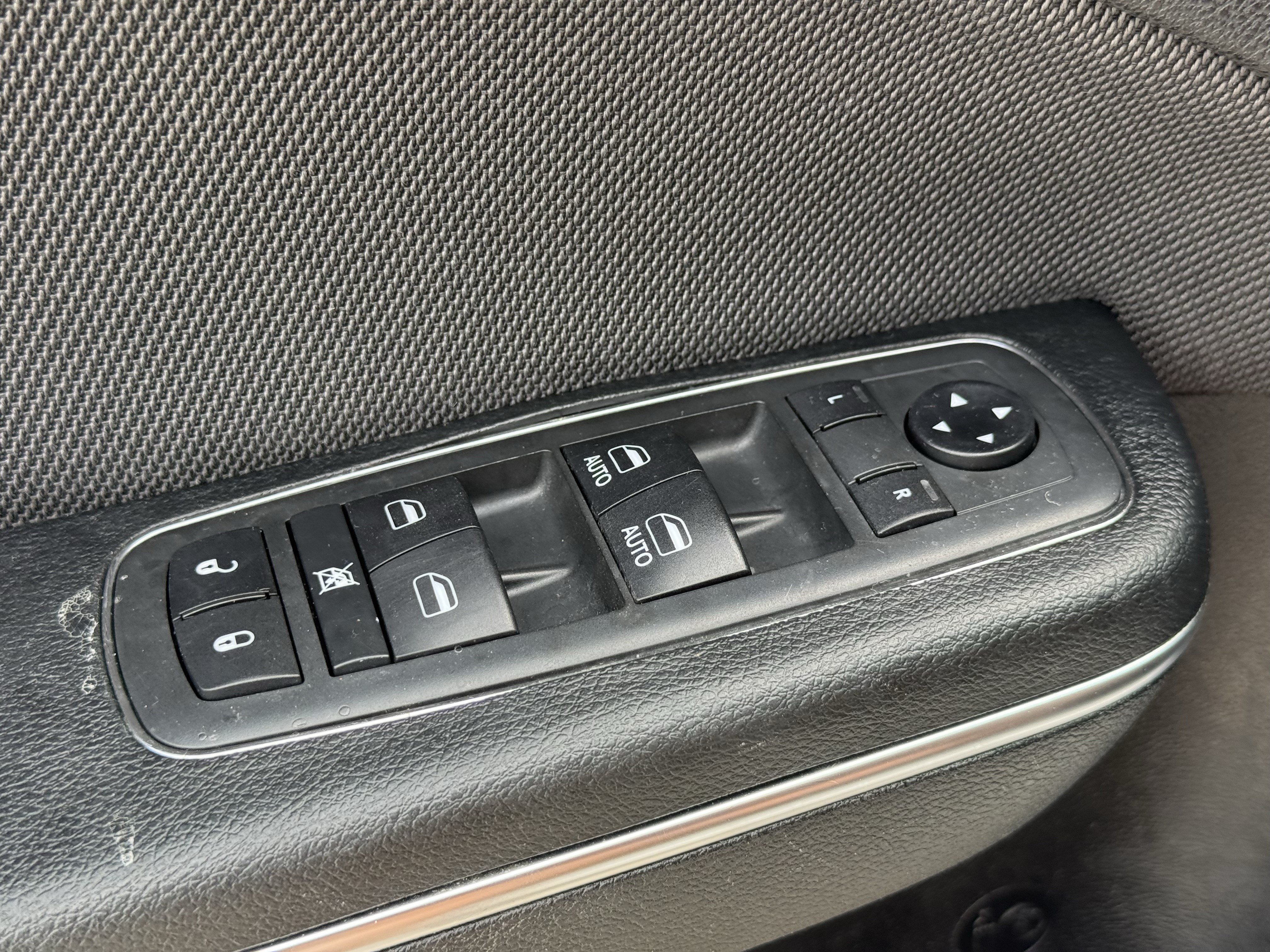 Used 2018 Dodge Charger SXT RWD image 26