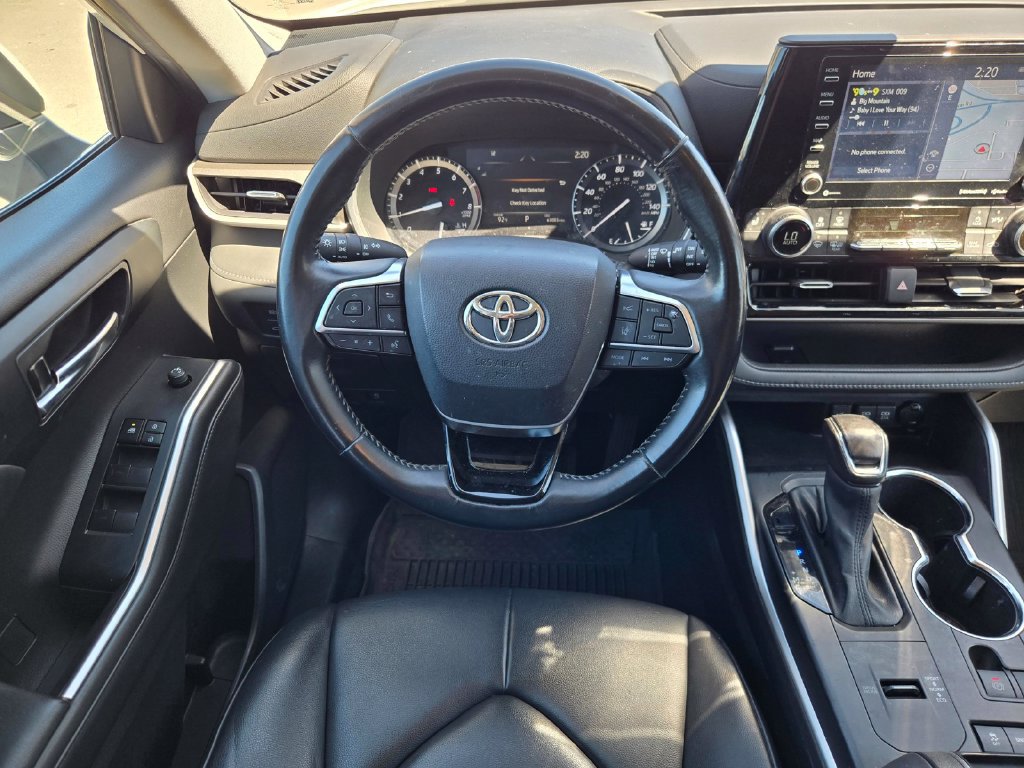 Used 2021 Toyota Highlander XLE FWD image 13