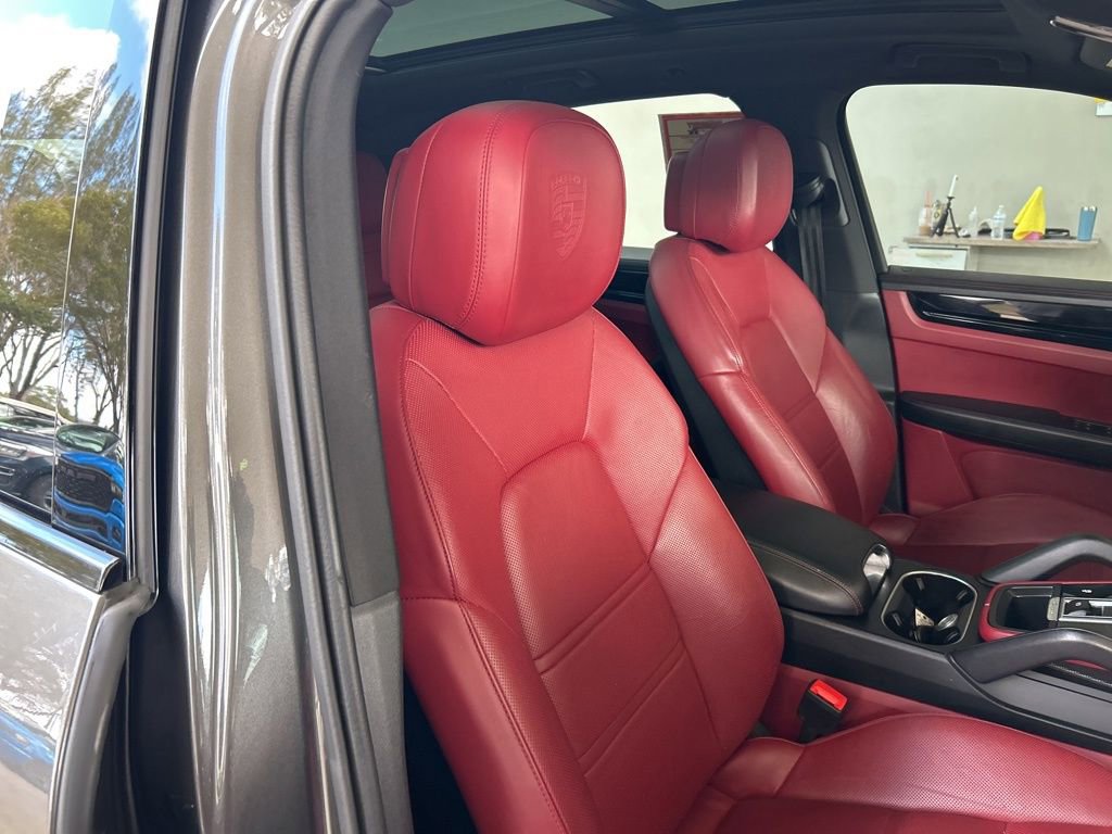 Used 2022 Porsche Cayenne w/ Premium Package Plus image 19