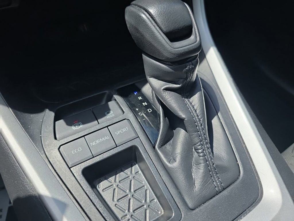 Used 2024 Toyota RAV4 XLE FWD image 26