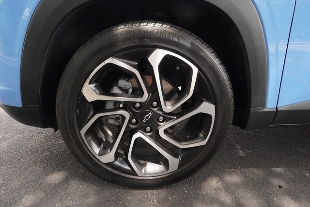 Used 2024 Chevrolet Trax RS w/ Sunroof Package FWD image 32