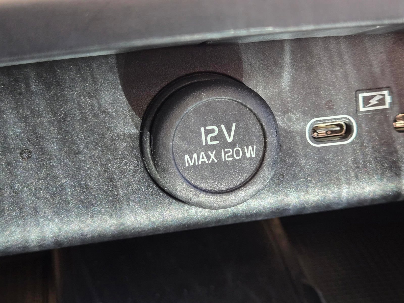 Certified 2023 Volvo XC40 Recharge Ultimate AWD/4WD image 32