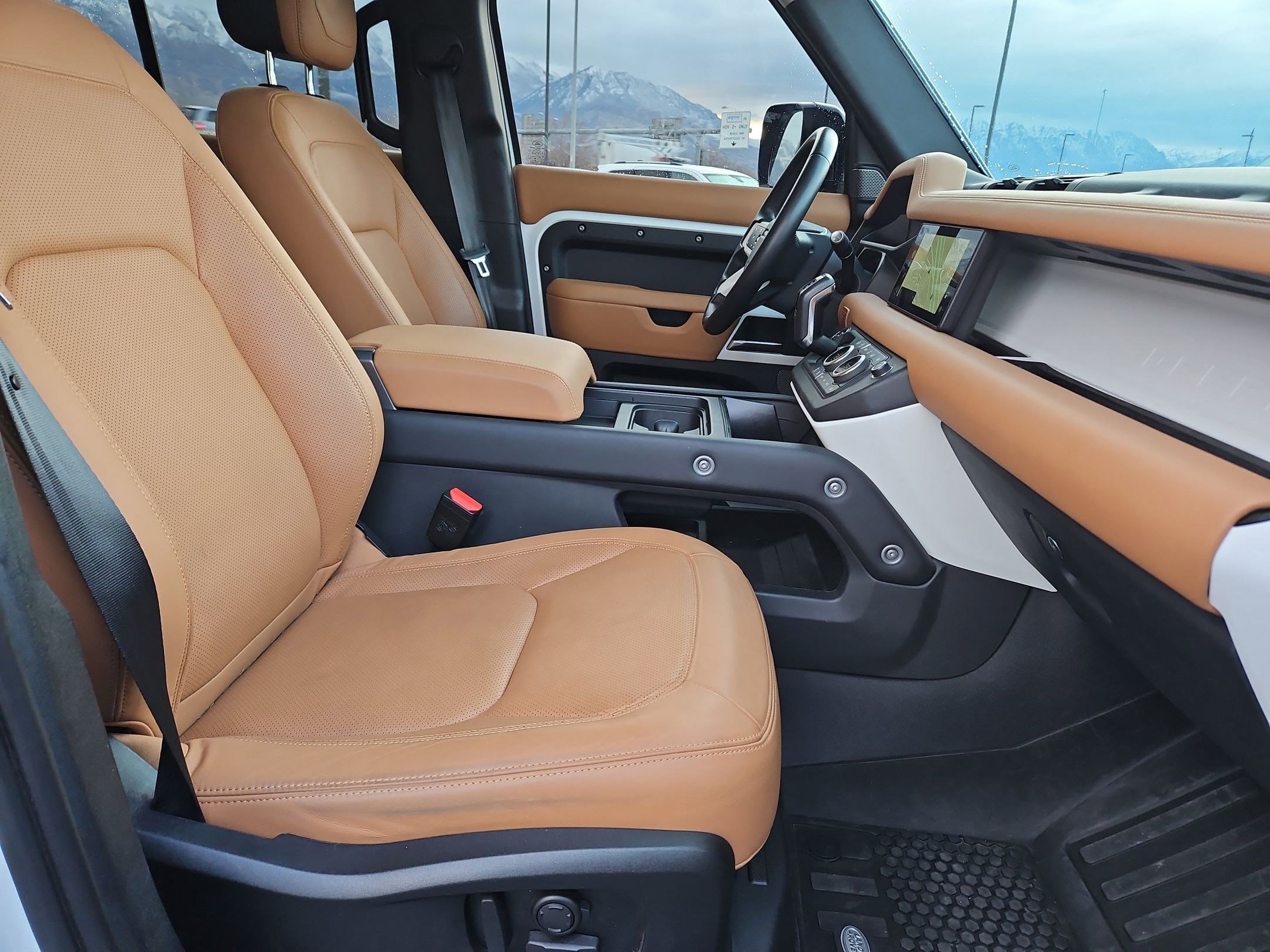 Used 2023 Land Rover Defender 110 SE image 35