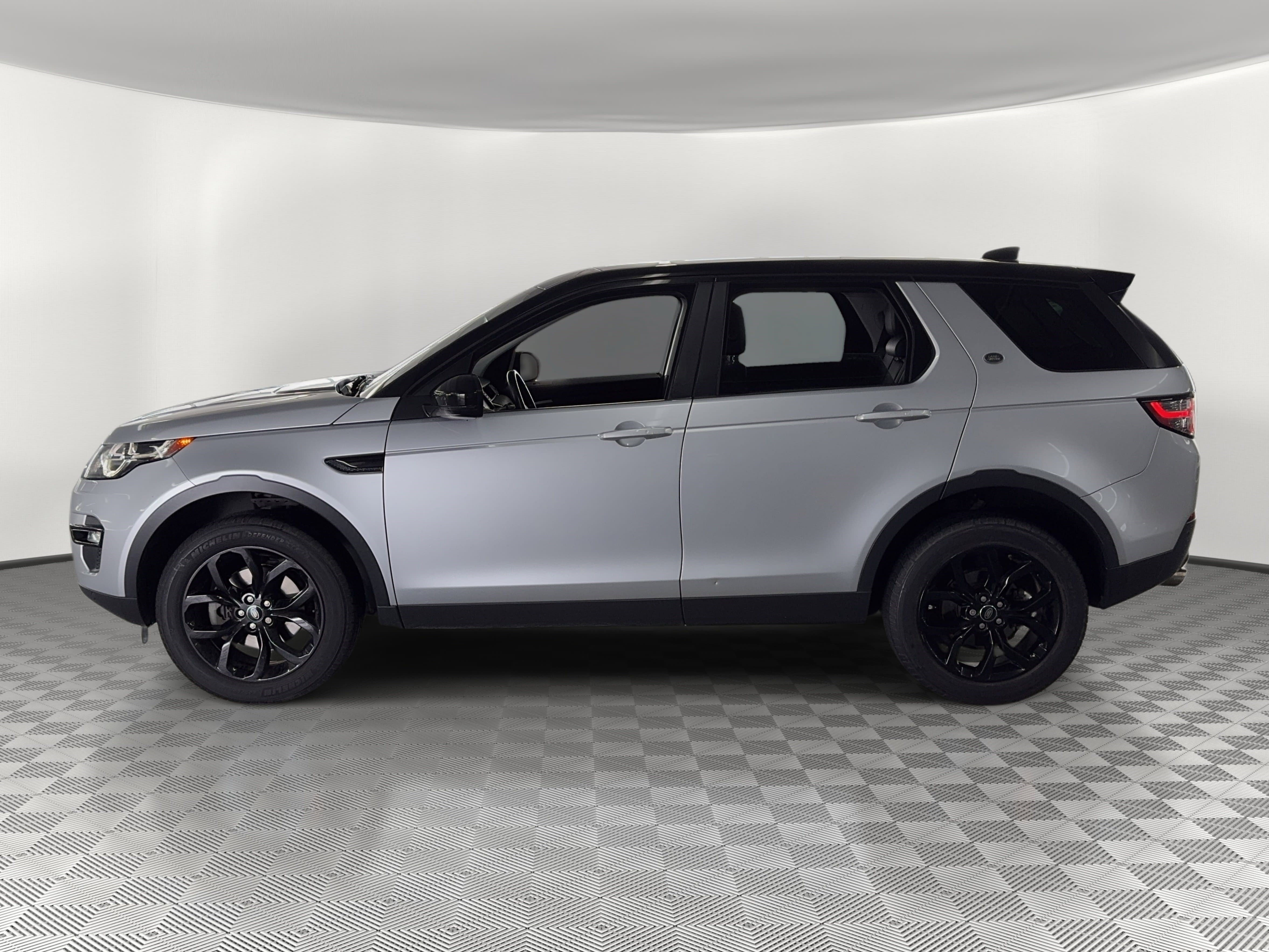 Used 2019 Land Rover Discovery Sport HSE AWD/4WD image 2