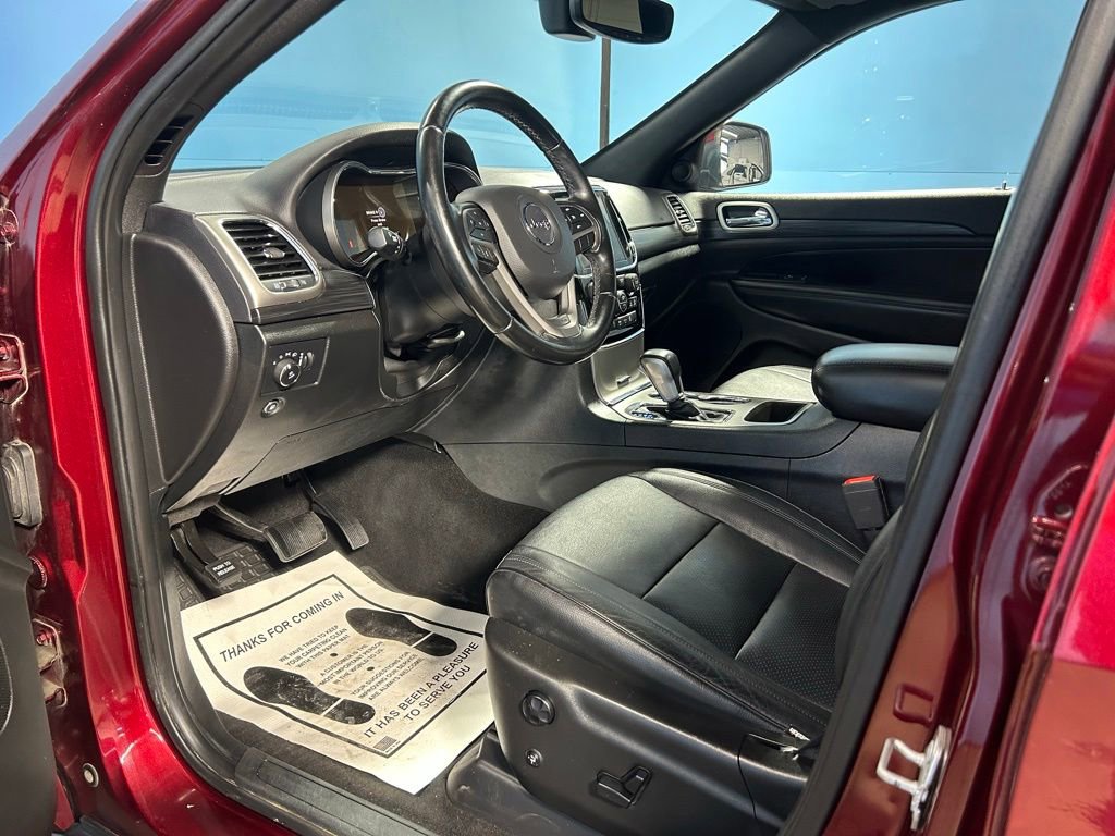 Used 2020 Jeep Grand Cherokee Laredo w/ 18" Wheel & 8.4" Radio Group AWD/4WD image 12