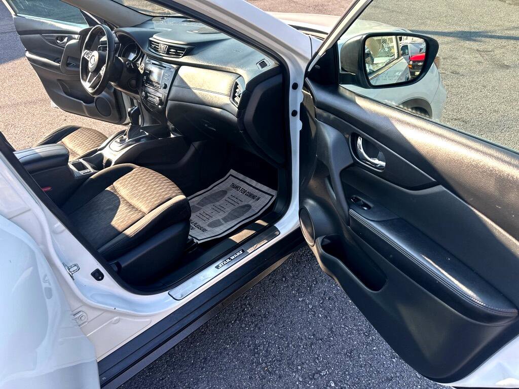 Used 2017 Nissan Rogue SV image 19