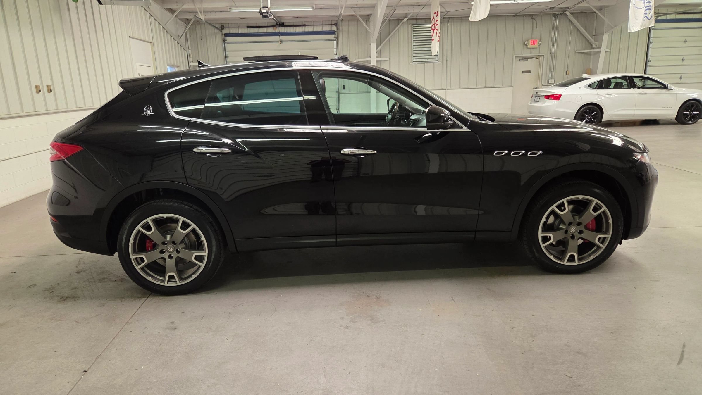 Used 2017 Maserati Levante AWD/4WD image 9