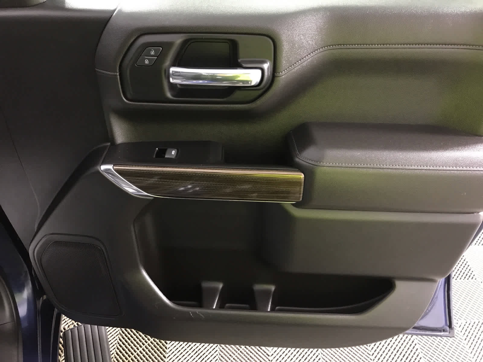 Used 2022 Chevrolet Silverado 1500 LT image 7