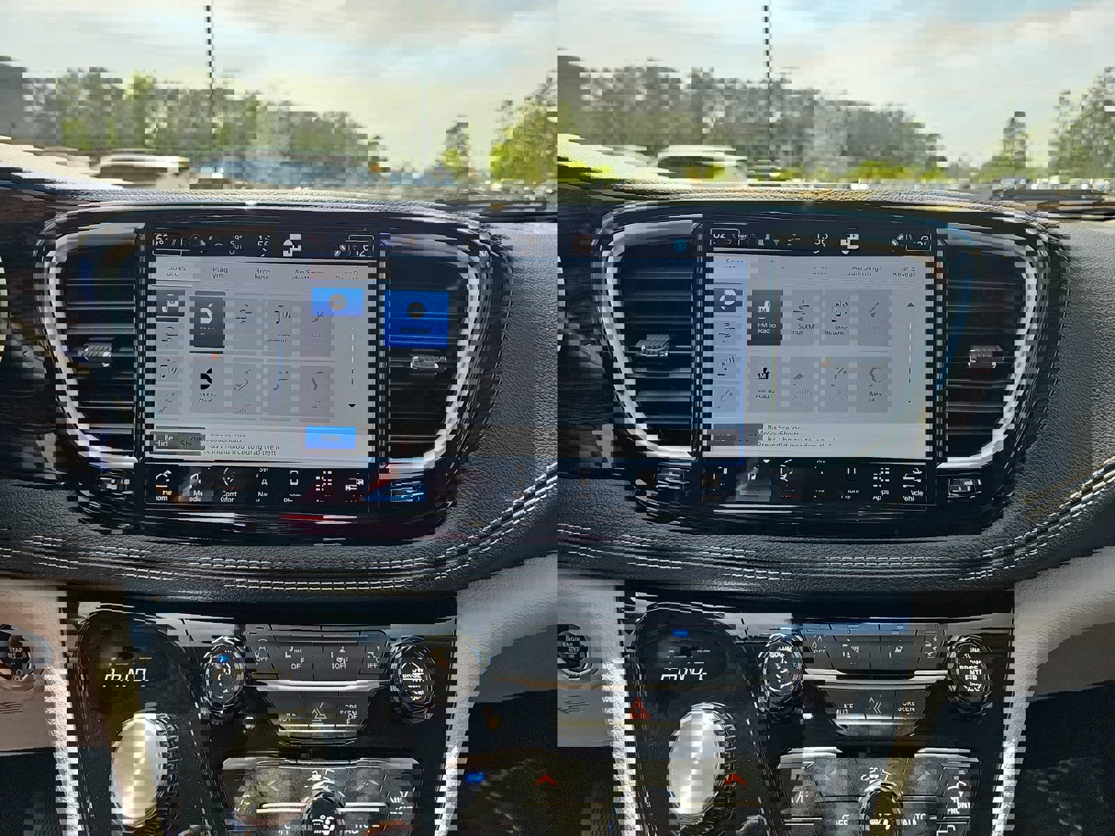 Used 2023 Chrysler Pacifica Limited w/ Uconnect Theater Family Group image 23