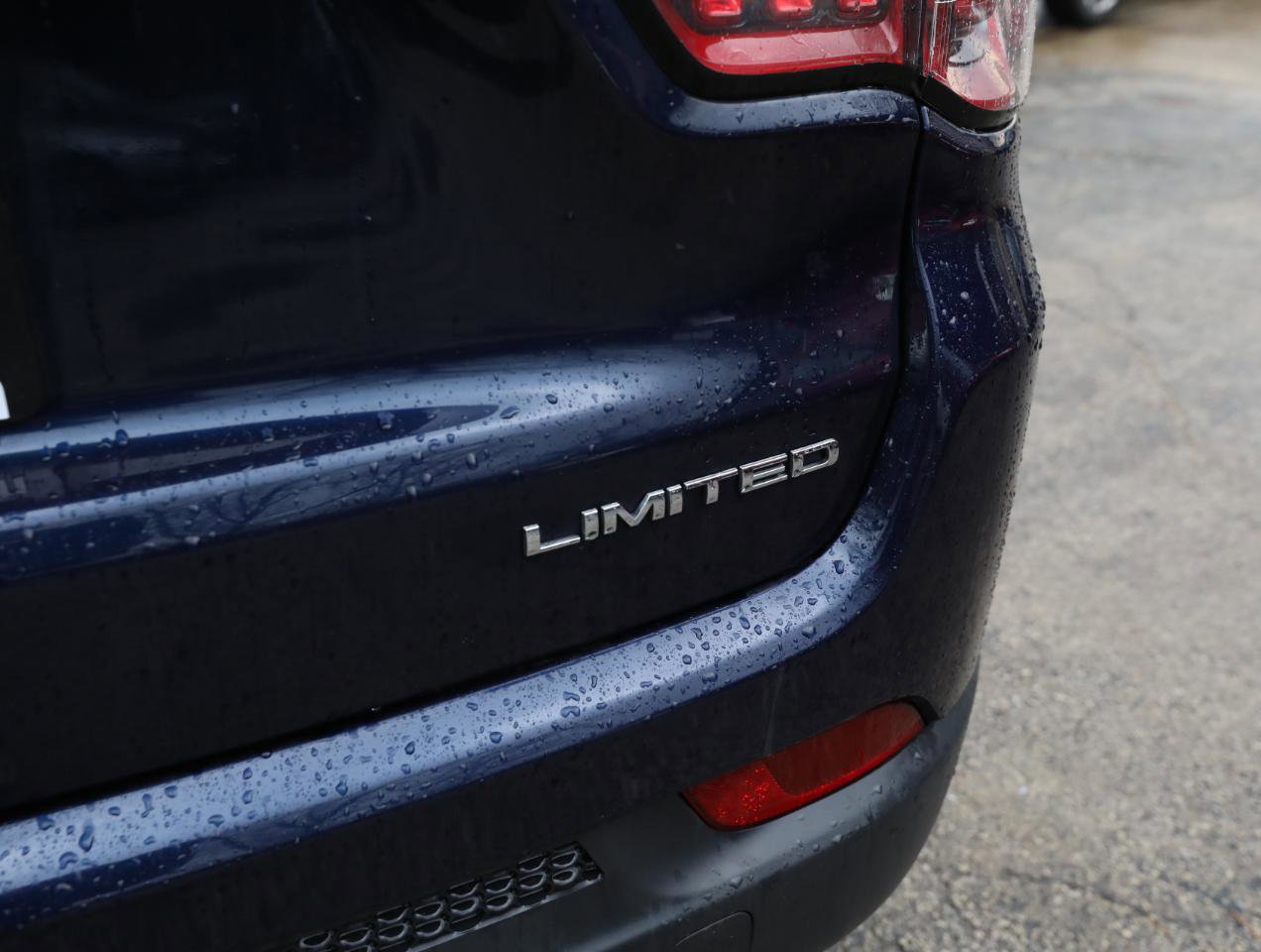 Used 2018 Jeep Compass Limited w/ Navigation Group image 9