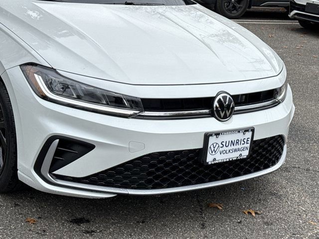 Used 2025 Volkswagen Jetta SE w/ Black Wheel Package image 9