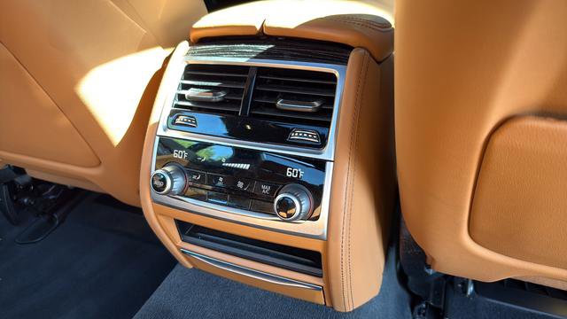 Used 2022 BMW 740i w/ M Sport Package RWD image 26