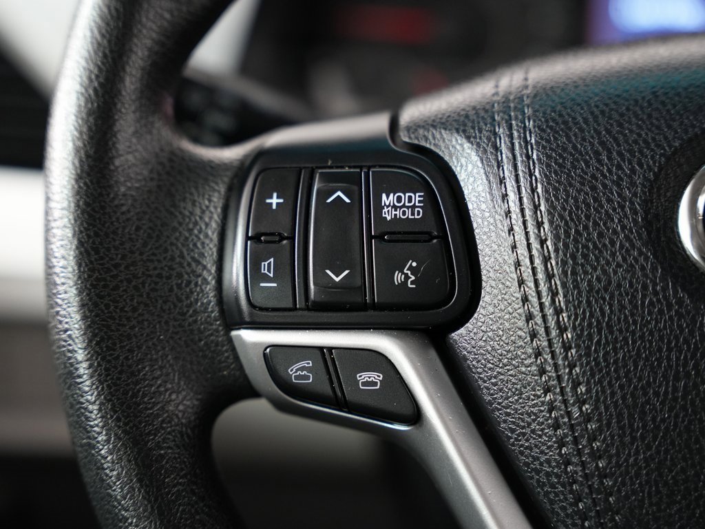 Used 2015 Toyota Sienna LE image 12