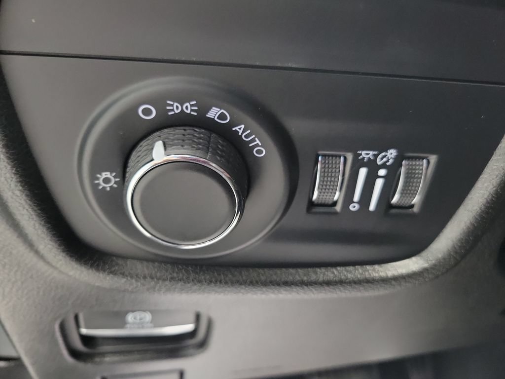 Used 2024 Jeep Grand Cherokee L Altitude AWD/4WD image 42
