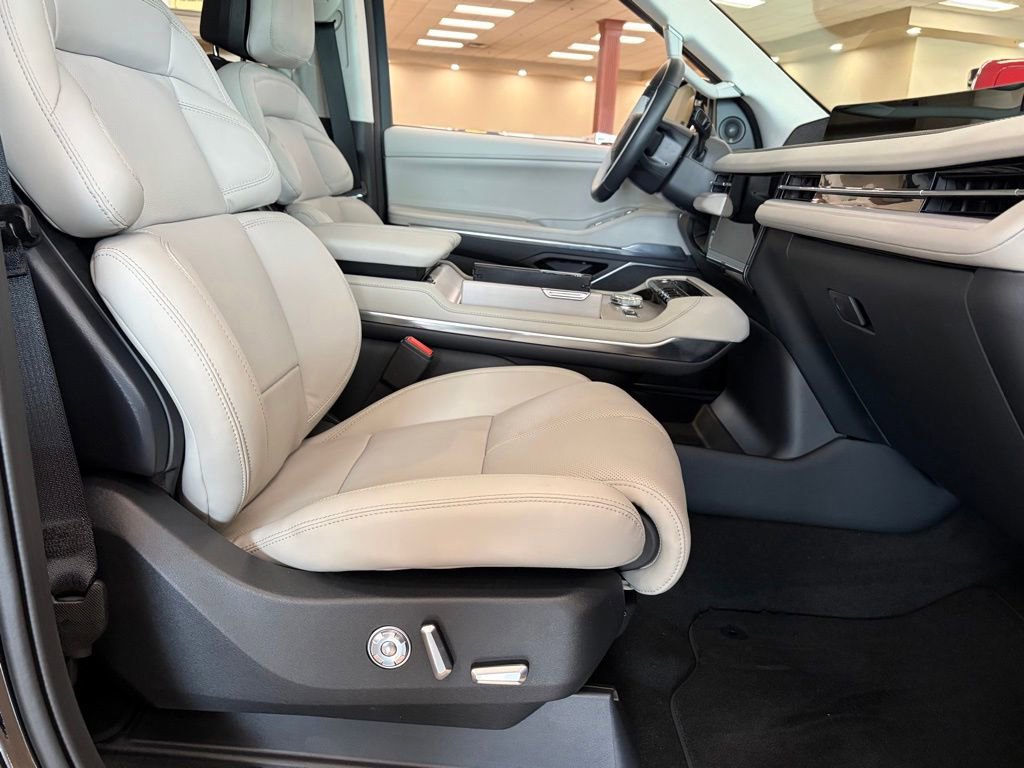 New 2026 Lincoln Navigator L Reserve w/ Jet Appearance Package AWD/4WD image 24