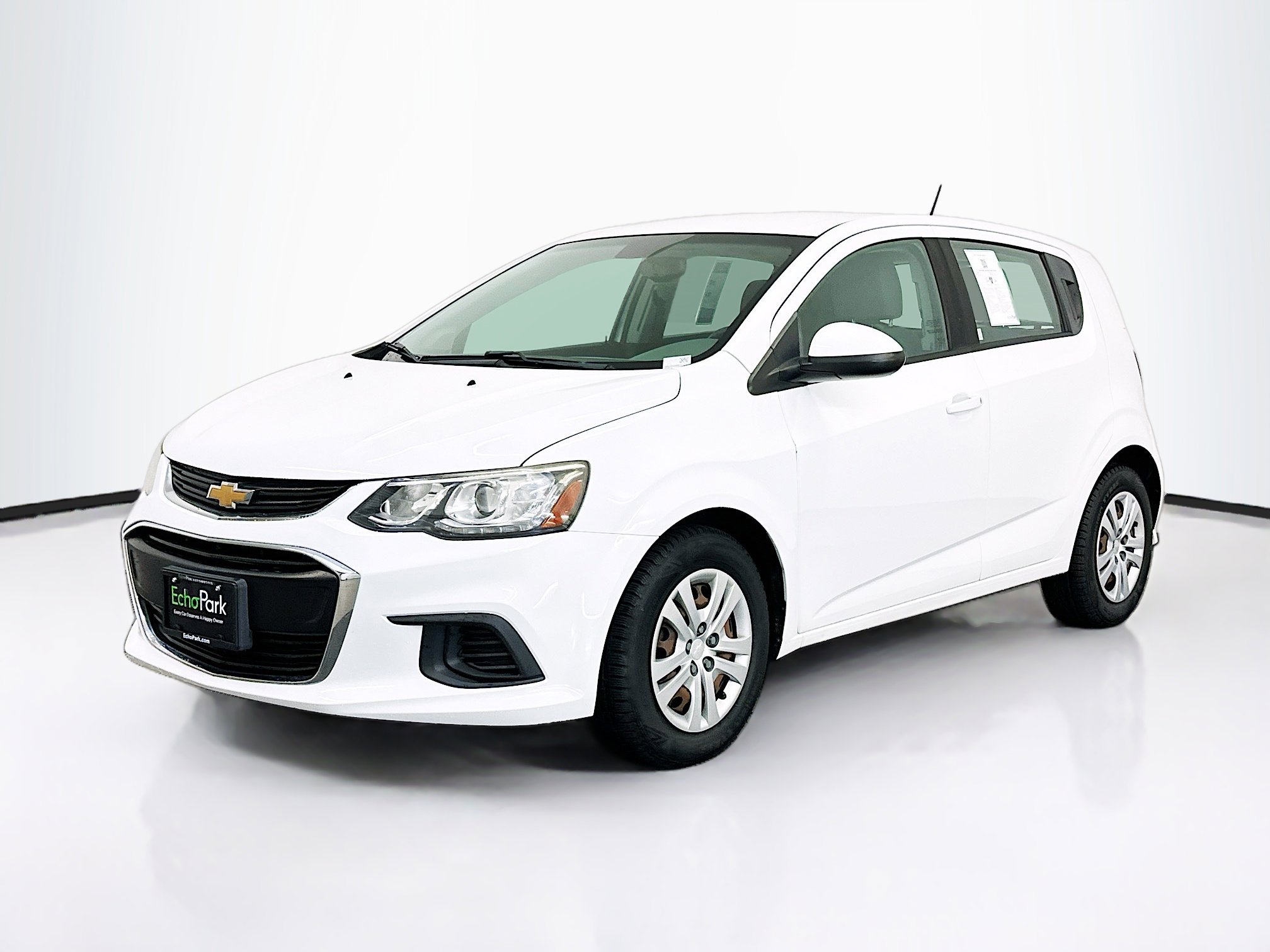 Used 2017 Chevrolet Sonic LT FWD image 3
