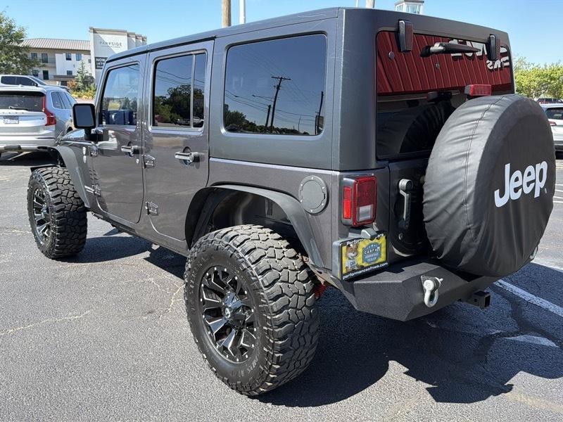 Used 2016 Jeep Wrangler Unlimited Rubicon w/ Connectivity Group AWD/4WD image 12