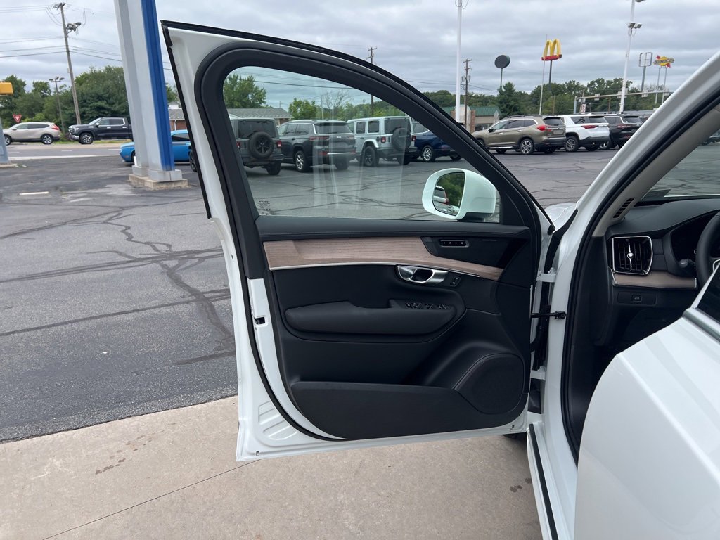 New 2026 Volvo XC90 B6 Plus w/ Protection Package Premier image 11