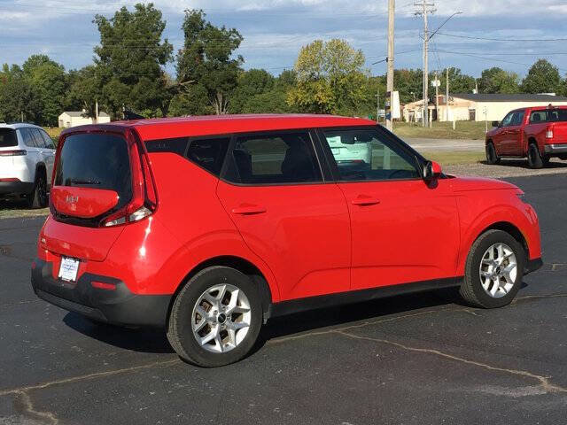 Used 2022 Kia Soul LX w/ Technology Package image 3
