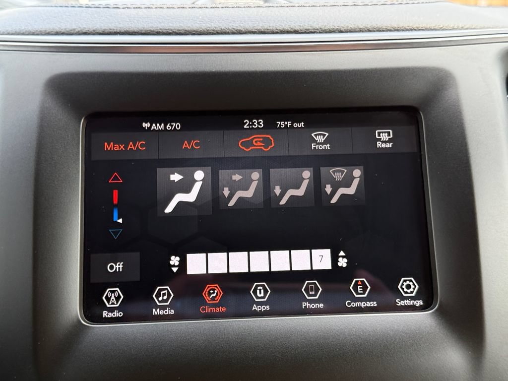 Used 2020 Jeep Cherokee Latitude AWD/4WD image 16