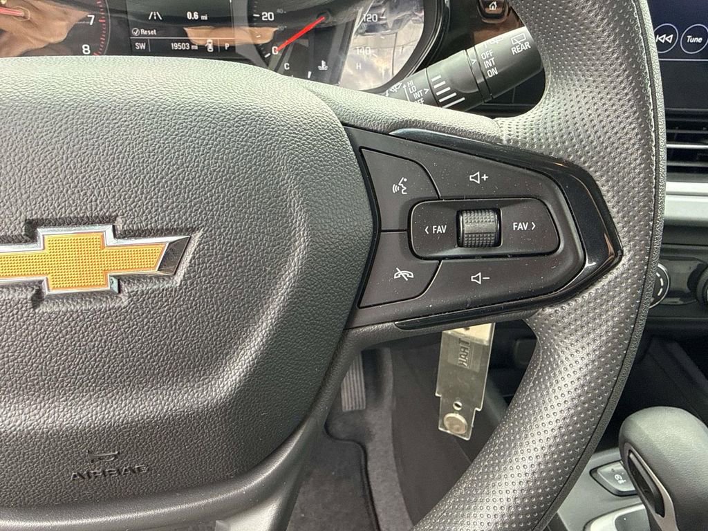 Certified 2025 Chevrolet Trax LS image 18