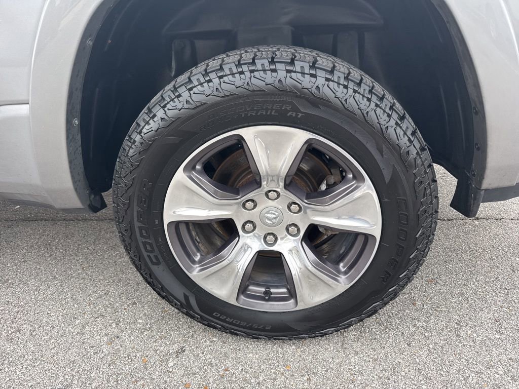 Used 2019 RAM 1500 Laramie image 9