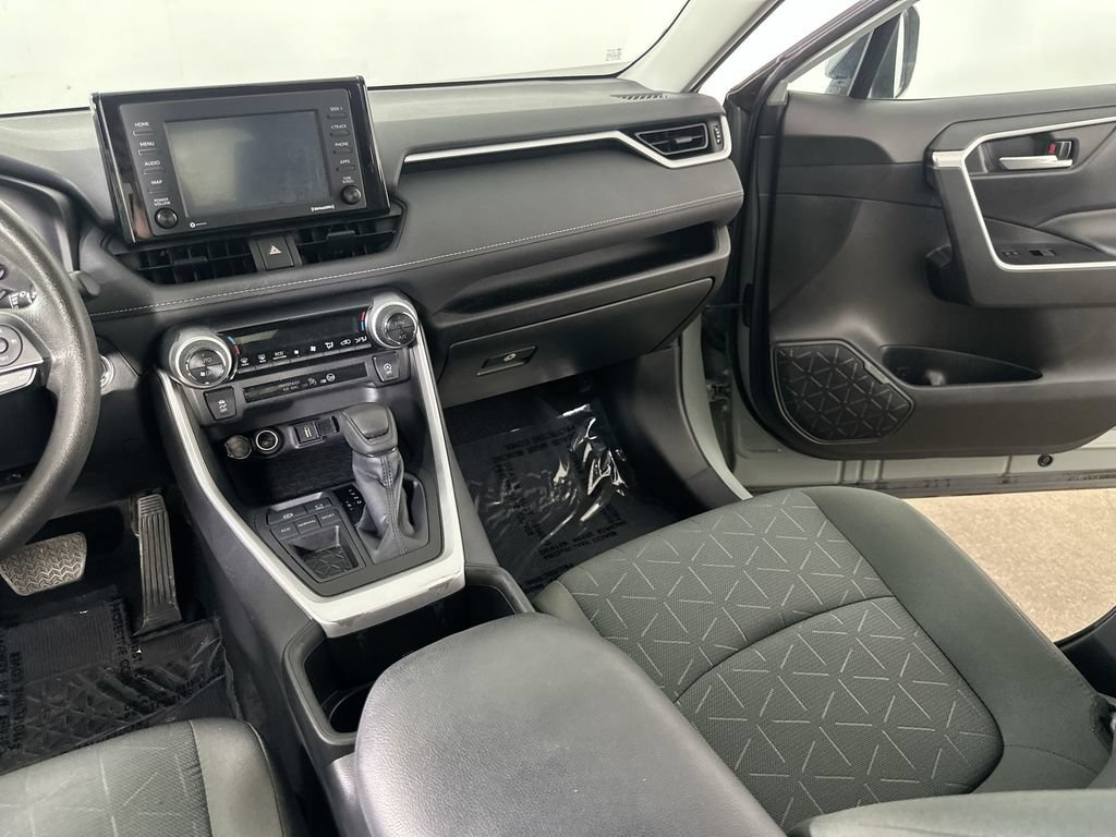Used 2022 Toyota RAV4 XLE FWD image 21