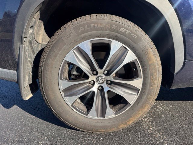 Used 2020 Toyota Highlander XLE AWD/4WD image 10