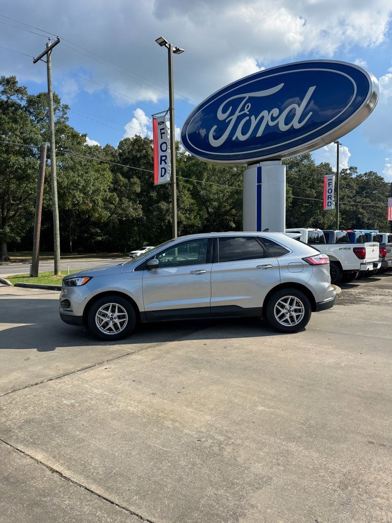 Used 2023 Ford Edge SEL image 3