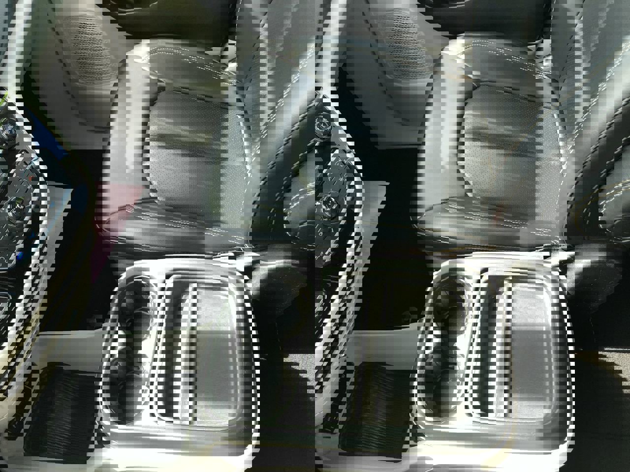 Used 2020 Chrysler Voyager Lxi image 27