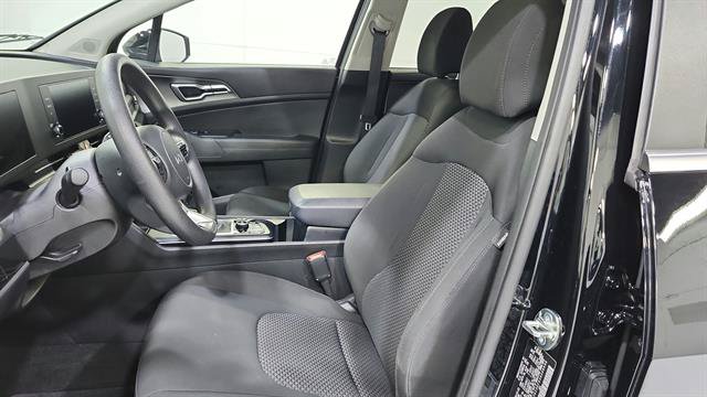 Used 2025 Kia Sportage LX FWD image 16