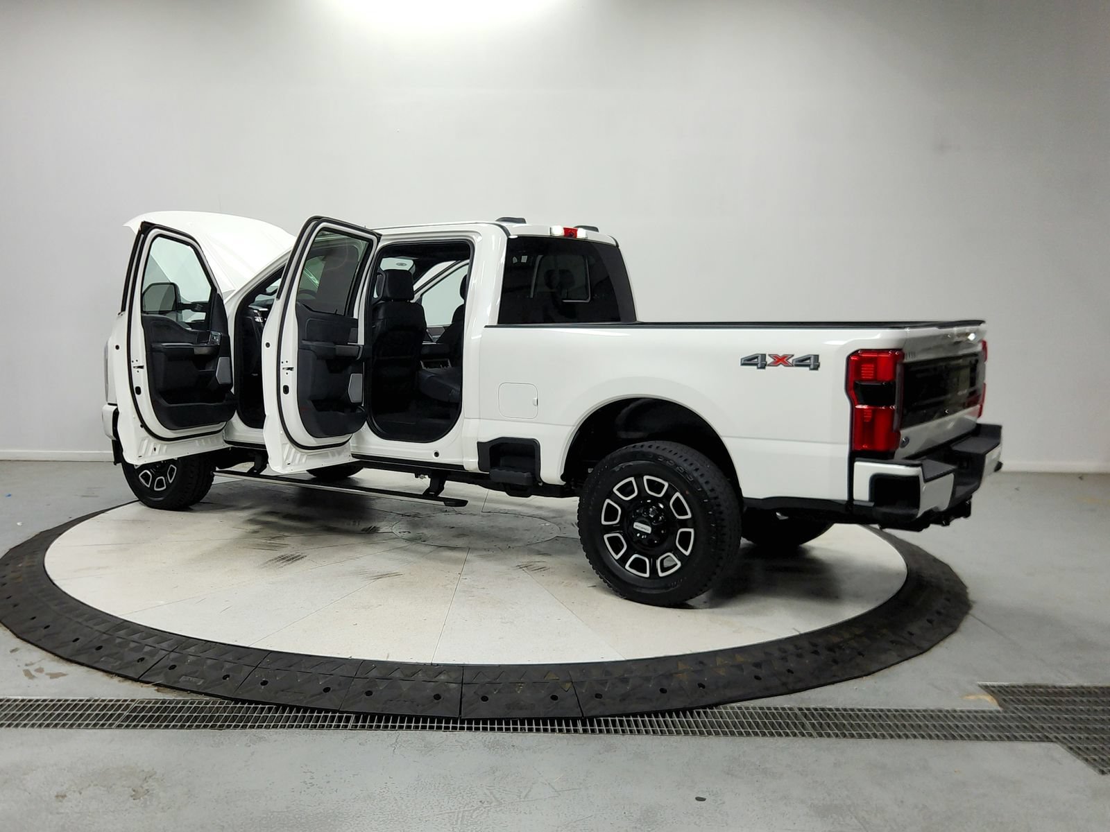 Used 2026 Ford F250 Platinum AWD/4WD image 14