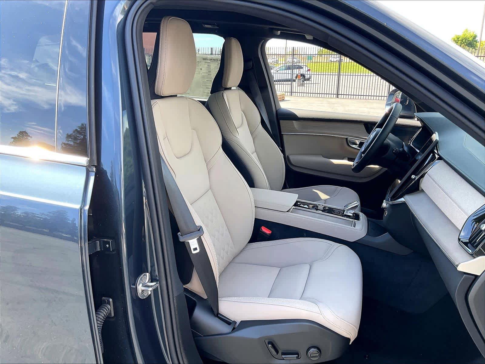 New 2026 Volvo XC90 B5 Plus w/ Protection Package AWD/4WD image 32