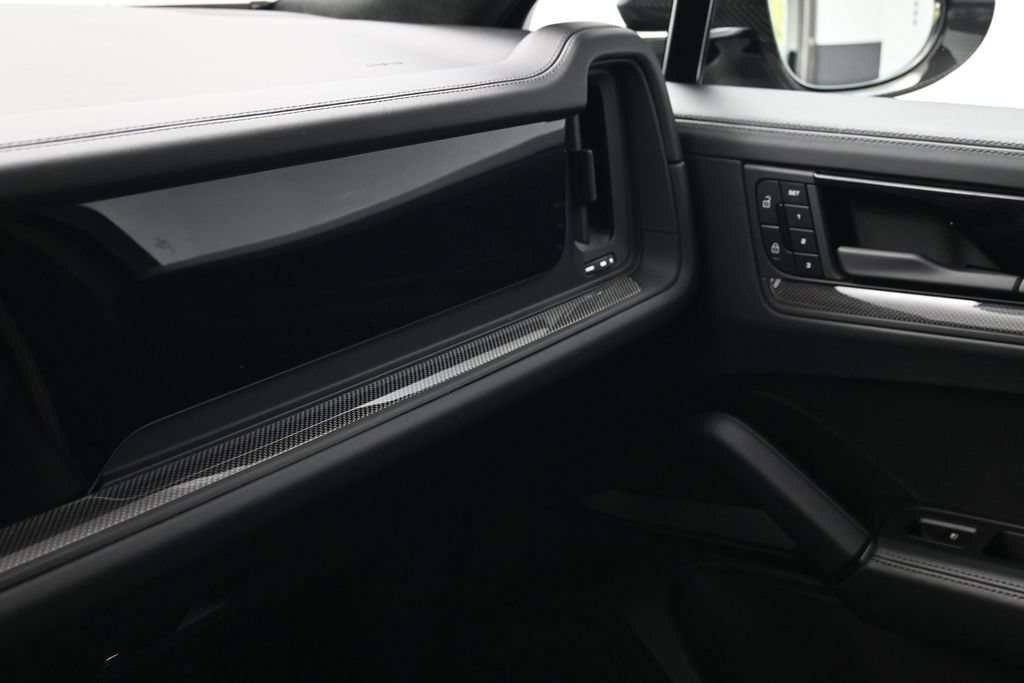 Certified 2025 Porsche Cayenne Turbo GT AWD/4WD image 24