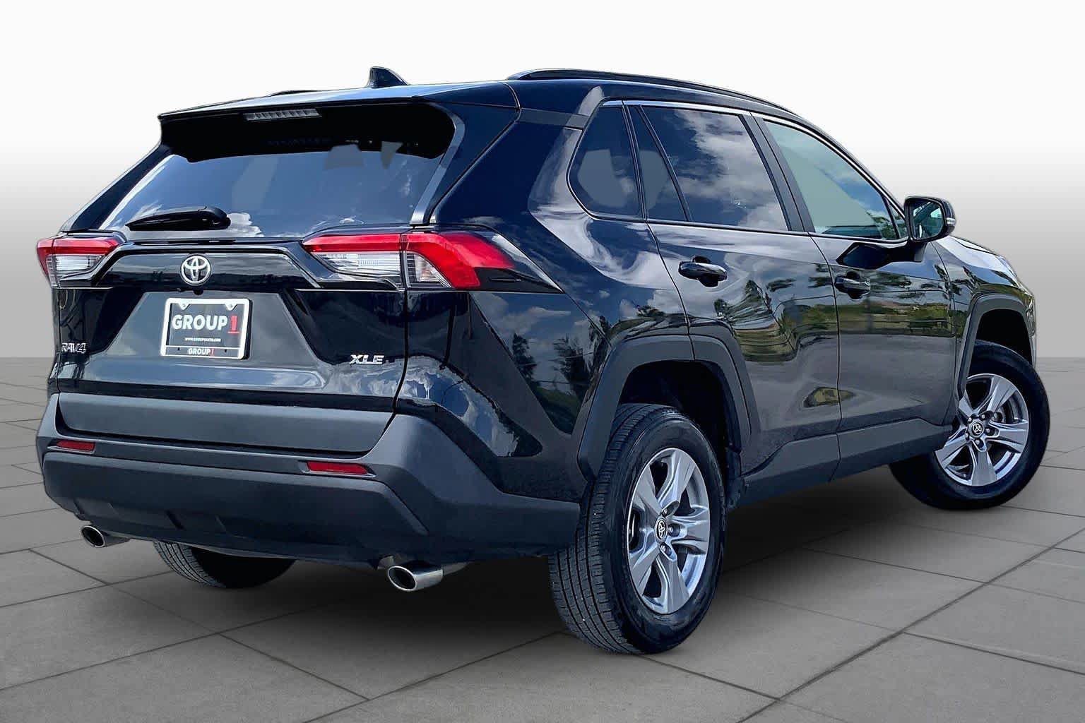 Used 2024 Toyota RAV4 XLE FWD image 12