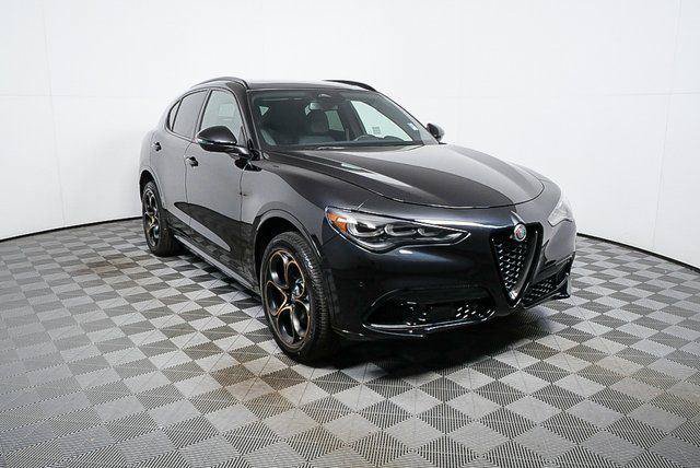 New 2025 Alfa Romeo Stelvio Sprint AWD/4WD image 7