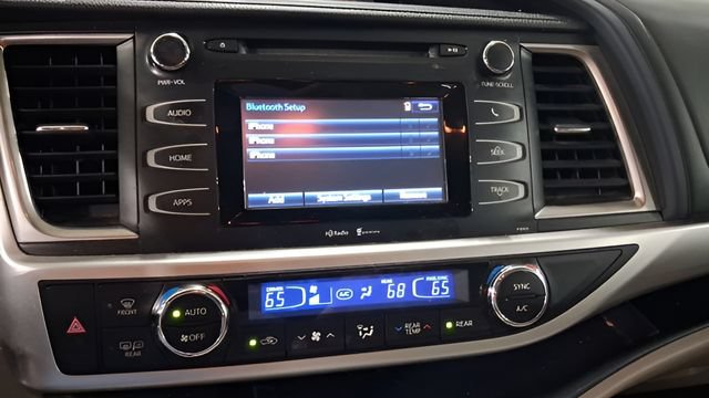 Used 2014 Toyota Highlander Plus AWD/4WD image 31