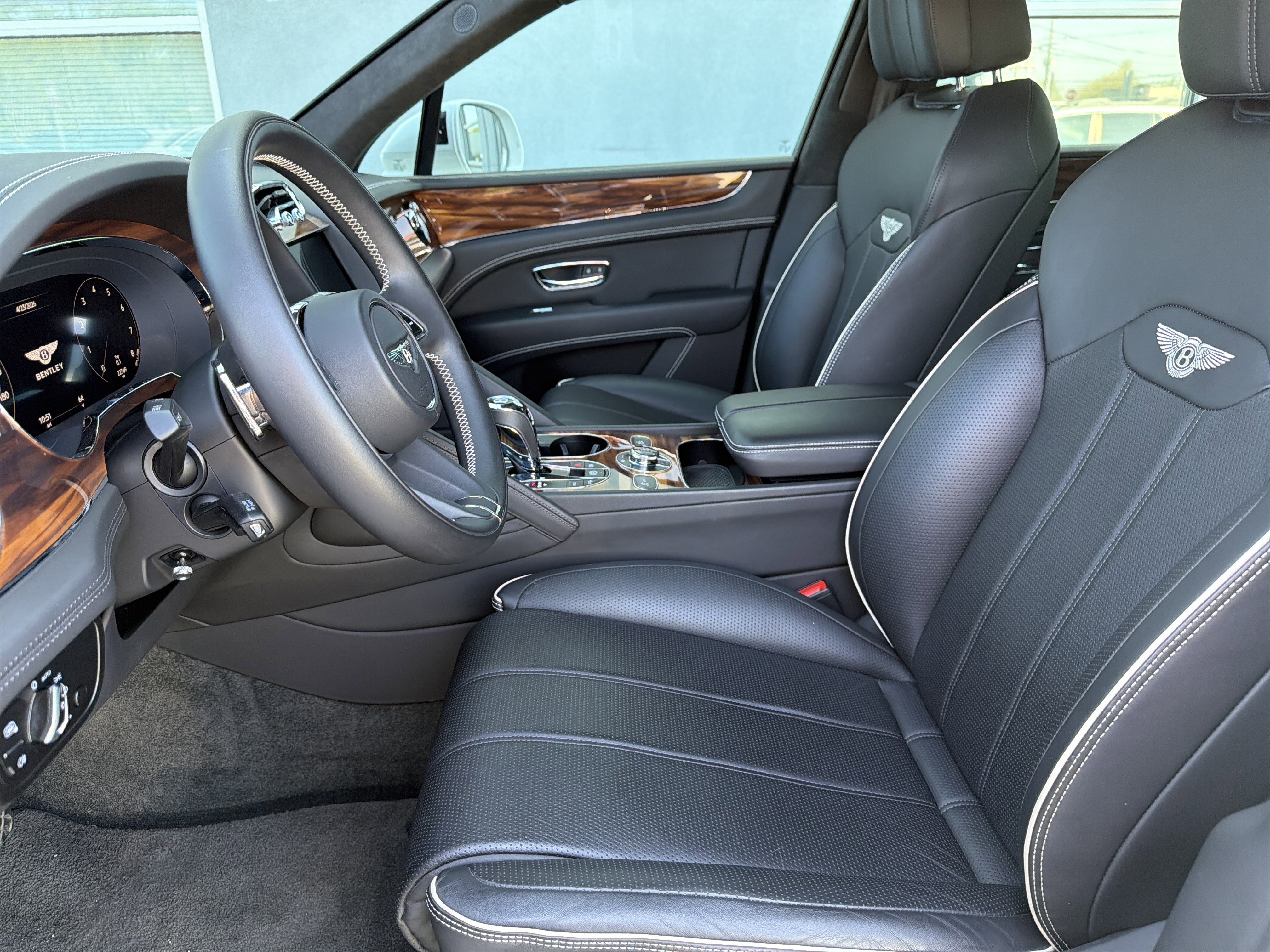 Used 2021 Bentley Bentayga AWD/4WD image 14