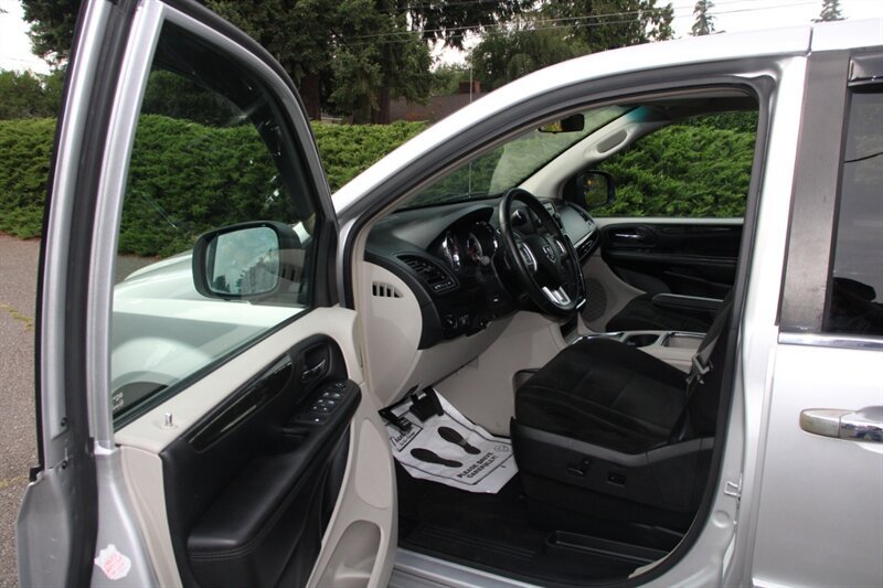 Used 2012 Dodge Grand Caravan Crew FWD image 5