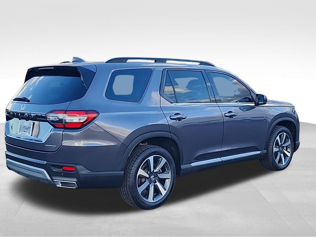 Used 2023 Honda Pilot Touring image 6