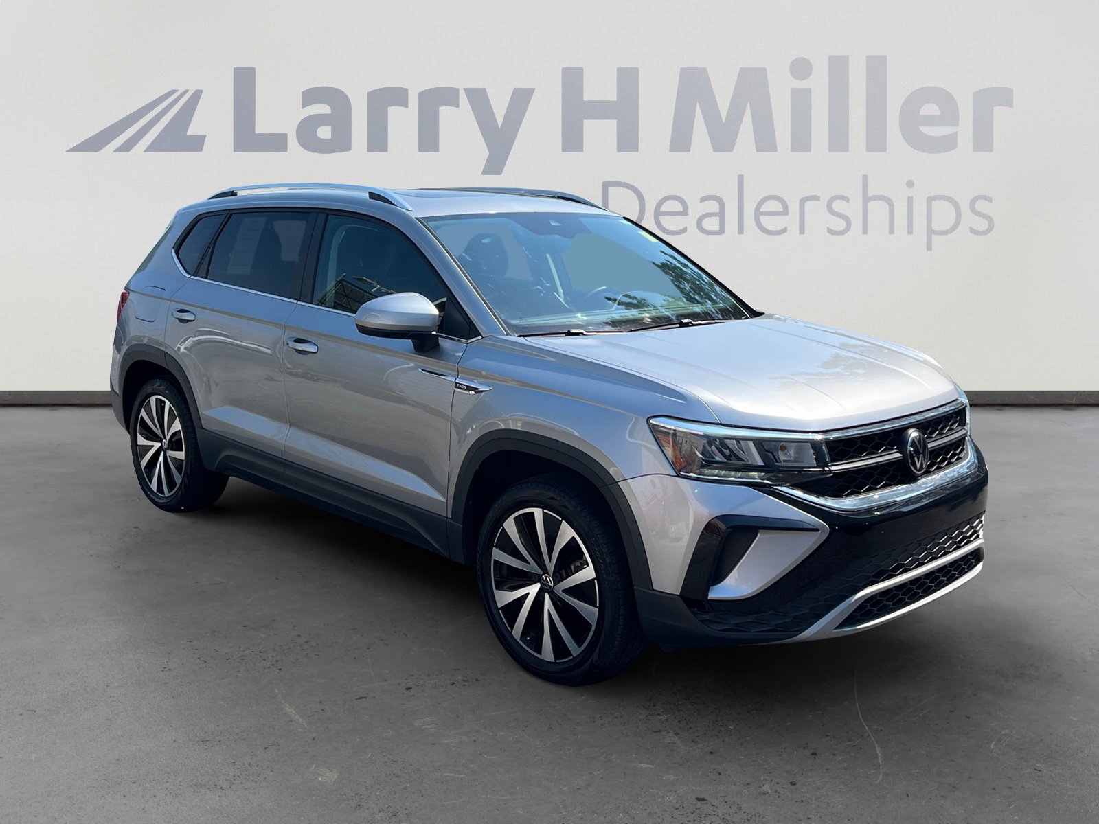 Used 2022 Volkswagen Taos SE w/ Panoramic Sunroof Package AWD/4WD image 7