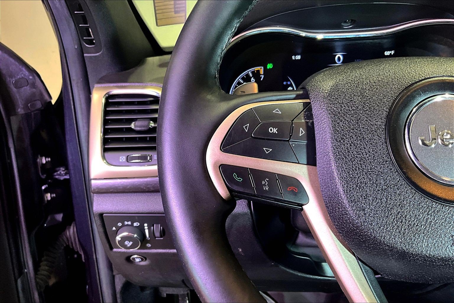 Used 2014 Jeep Grand Cherokee Altitude AWD/4WD image 11