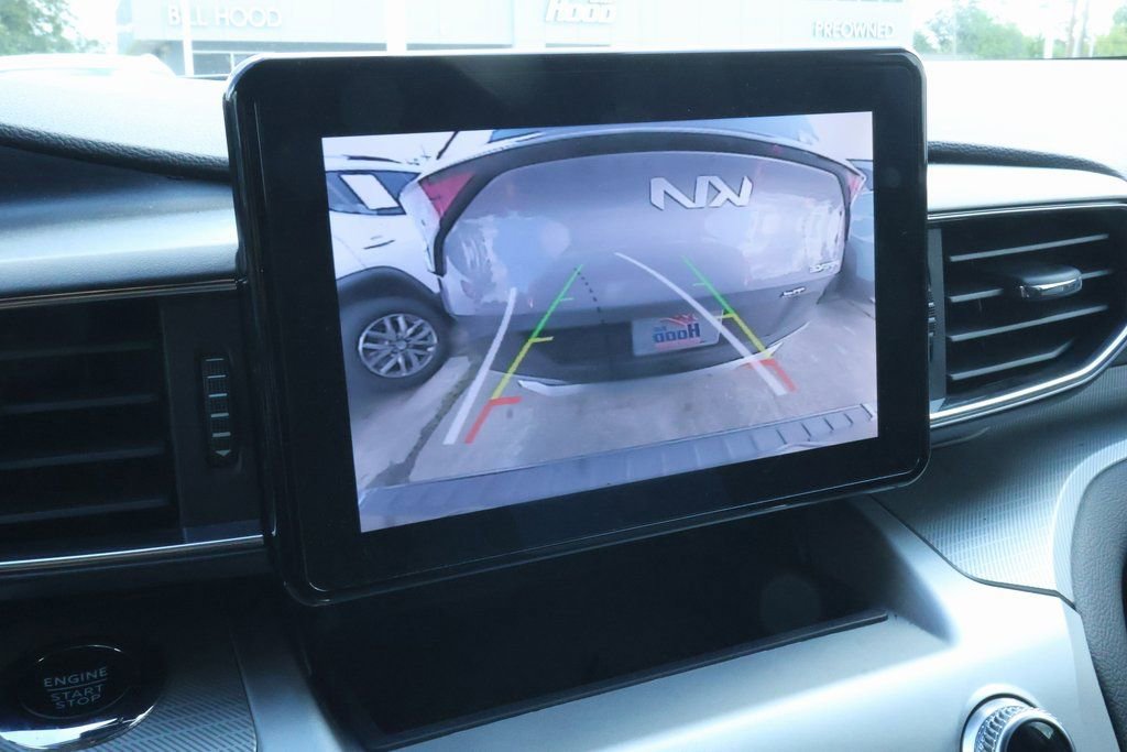 Used 2022 Ford Explorer XLT w/ Equipment Group 202A image 4